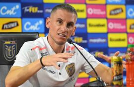 Ecuador's Argentine coach Sebastian Beccacece gestures during a press conference at the "Casa de la Selección" in Quito on October 3, 2024, ahead of two South American FIFA World Cup qualification football matches. Ecuador will face Paraguay and Uruguay in the upcoming double date of the World Cup qualifiers. (Photo by Rodrigo BUENDIA / AFP)