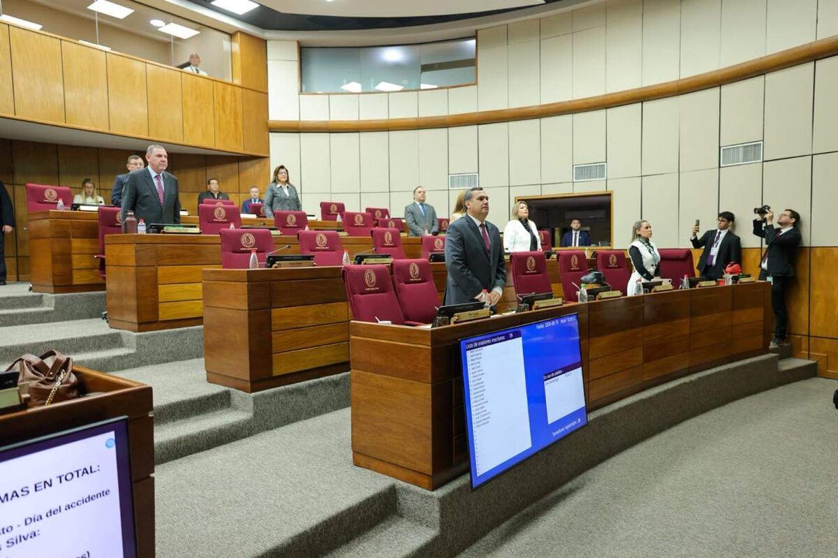 Notorio vacío de cartistas durante minuto de silencio por muertes en Pedrozo en Senado