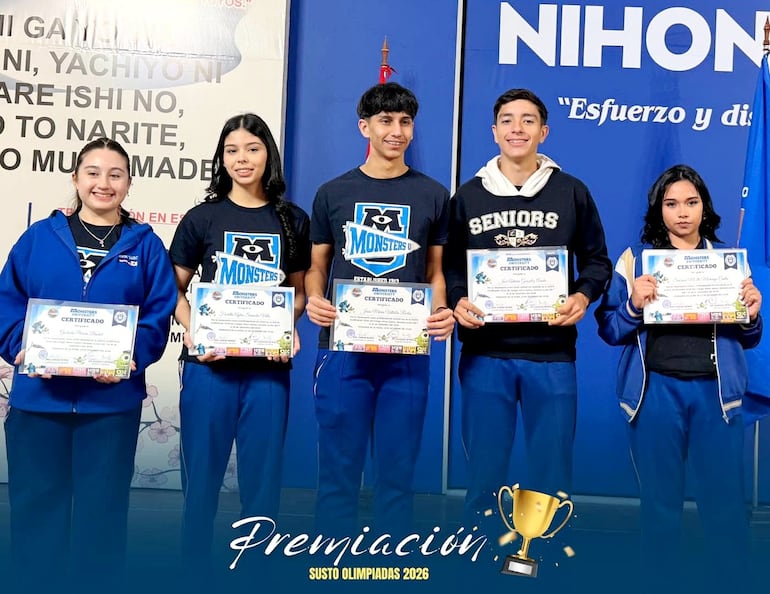 Algunos de los alumnos distinguidos en la noche de Clausura de  las  Olimpiadas de la Juventud Deportiva, Culturales y Artísticas.