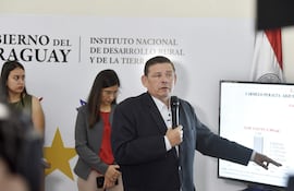 Conferecia de Prensa por el presidente del Instituto Nacional de Desarrollo Rural y de la Tierra (Indert), Francisco Ruiz Díaz.