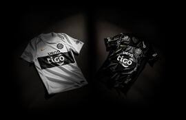 Las camisetas, tanto la titular (blanca), como la alternativa (negra), que utilizará Olimpia para la temporada 2026.