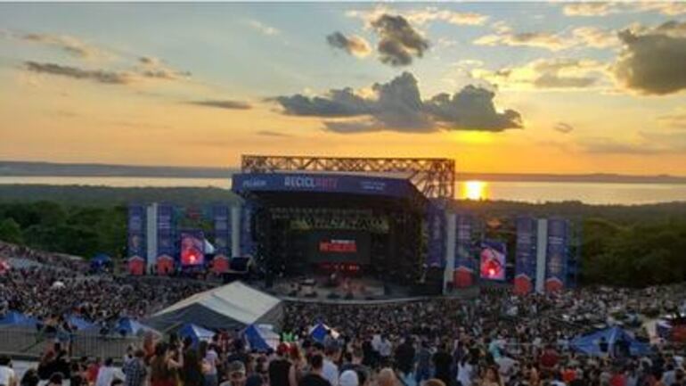 San Bernardino: intendente no se presentó hoy y se niega a firmar contratos con bares del Anfiteatro