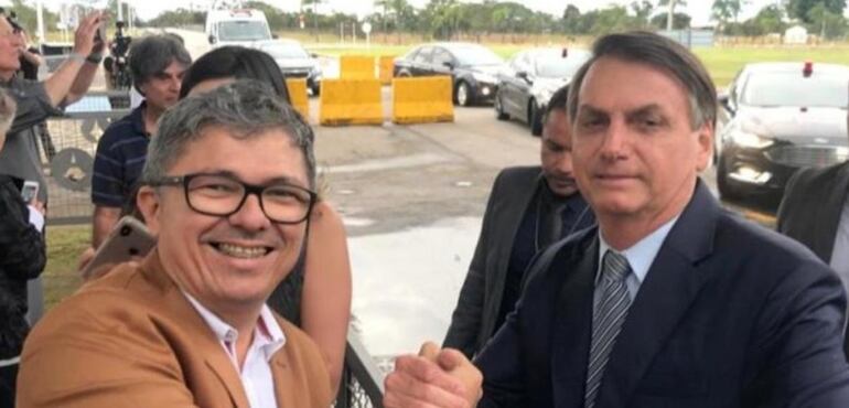 Wellington Macedo y Jair Bolsonaro.