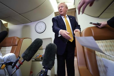 Donald Trump, presidente de Estados Unidos, habla desde el avión presidencial, el Air Forece One.