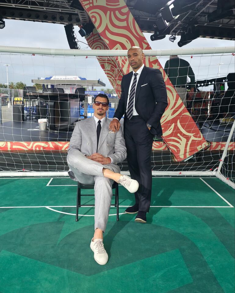 Thierry Henry y Zlatan Ibrahimovic, las eminencias del fútbol mundial, que comentan los partidos de la Copa del Mundo para la cadena Fox Sports.