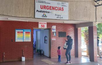 Los tres hermanos fueron atendidos inicialmente en el Hospital Regional de Ciudad del Este; debido a la gravedad de sus lesiones, la bebé fue derivada al Hospital Nacional de Itauguá.