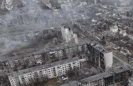 Vista aérea de edificios residenciales dañados por bombardeos en Kostyantynivka, en la región de Donetsk.