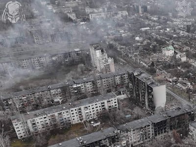 Vista aérea de edificios residenciales dañados por bombardeos en Kostyantynivka, en la región de Donetsk.