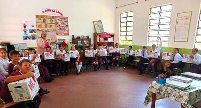 Escolares de la escuela N° 204 Maestras Fundadores desarrollarán proyectos didácticos en diferentes áreas del saber. Los beneficiados felices con sus cajas Americana Box.