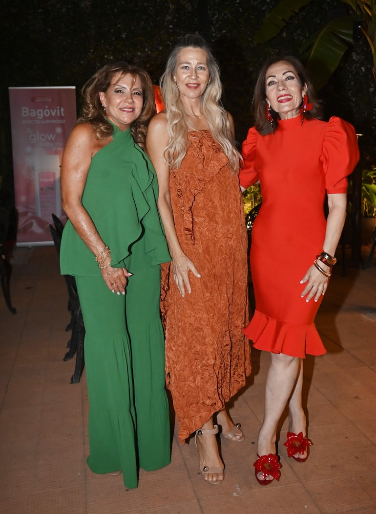 Ruth Varzan, Dolly Muller y Cintia Rodríguez.