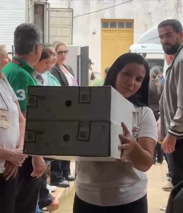 Guairá recibe kits electorales para 168.000 electores de cara a las municipales de este domingo.