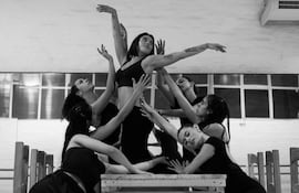 Ensayo del espectáculo "Emimbi", que tendrá hoy una única función en el Teatro Municipal "Ignacio A. Pane".