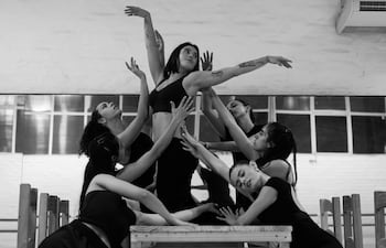 Ensayo del espectáculo "Emimbi", que tendrá hoy una única función en el Teatro Municipal "Ignacio A. Pane".