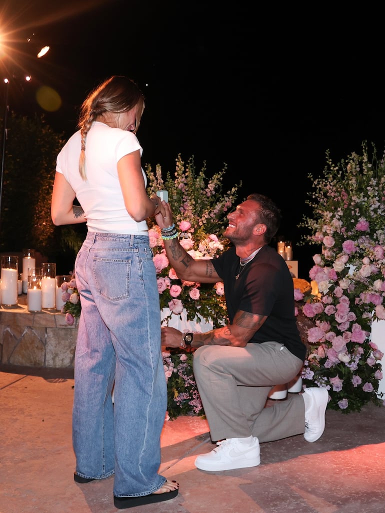 ¡Romántica postal! Aryna Sabalenka y Georgios Frangulis se comprometieron ayer 3 de marzo. (Instagram/Aryna Sabalenka)