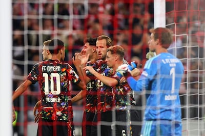 Harry Kane, celebra con sus compañeros tras marcar el gol del 2-0 durante el partido de la Bundesliga alemana de fútbol entre el Bayern de Múnich y el FC Union Berlin en Múnich, Alemania.