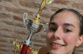 La mejor representante del pugilismo nacional, Minerva Magalí Montiel Mereles (8/10/1997), con el primer título de la temporada.