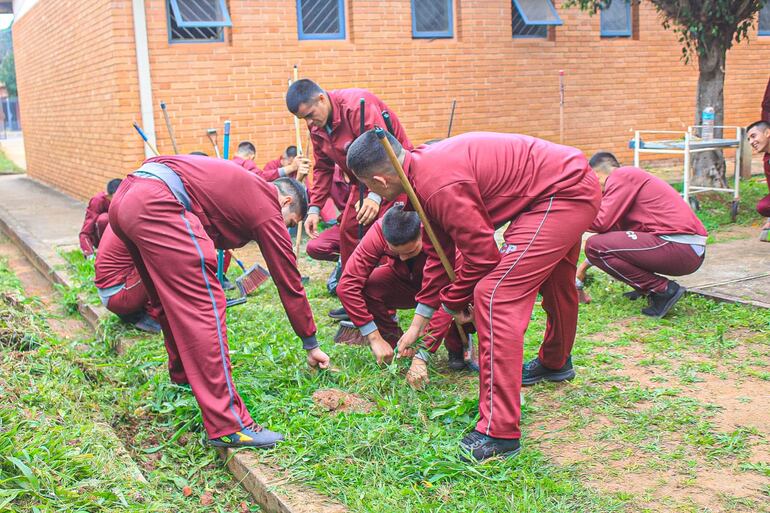 Aspirantes del colegio de  suboficiales, sargento ayudante, José Merlo Sarabia de la capital de Misiones