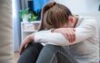 Los síntomas de la depresión premenstrual pueden variar en severidad y duración, pero en general, incluyen cambios de humor, irritabilidad, ansiedad, y tristeza profunda.