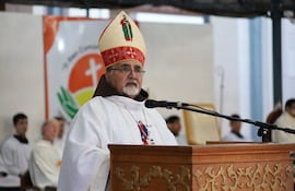 El obispo de la Diócesis de Caazapá, Mons. Marcelo Benítez, predicó la homilía durante la misa central en la Basílica de Caacupé.