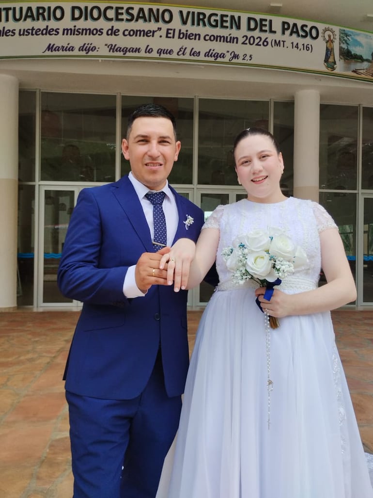 Blanca Duarte y José Luis Aguilar se convirtieron en la primera pareja en contraer matrimonio en el nuevo templo del Santuario Diocesano Virgen del Paso