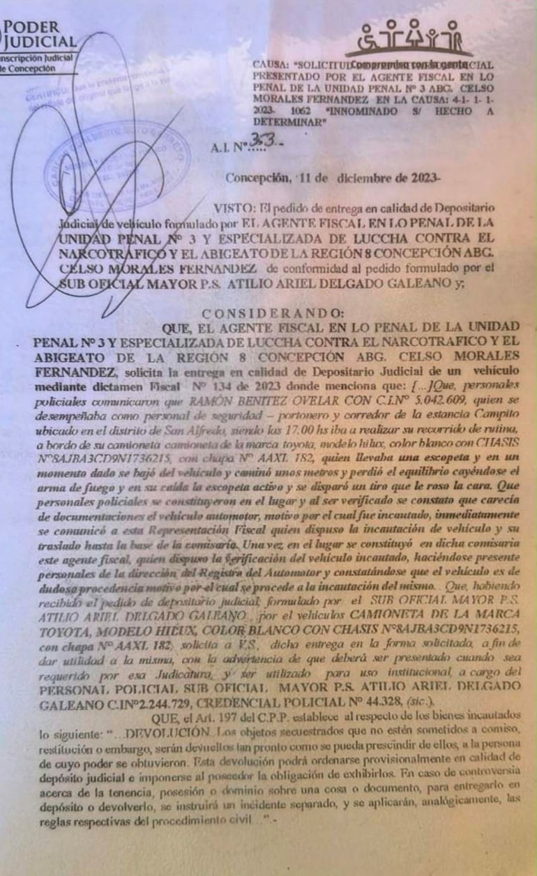Documento oficial del Poder Judicial, con datos legales y sellos en un ambiente administrativo.