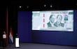 La integrante del directorio del Banco Central del Paraguay (BCP), Liana Caballero, muestra el nuevo billete de 100.000 guaraníes durante la presentación oficial que se llevó a cabo en el Salón de Convenciones de la banca matriz. El BCP presentó una nueva familia de billetes del guaraní, una de las monedas más antiguas de la región.