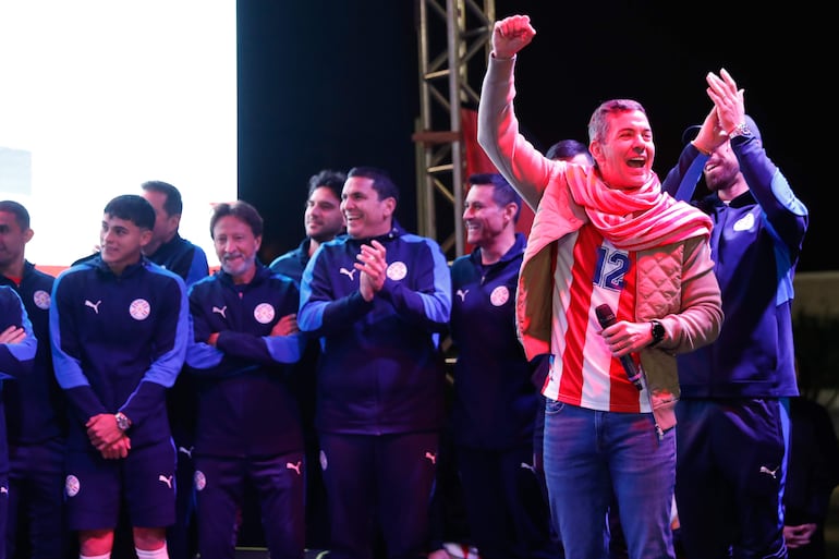 Peña en el recibimiento a la Albirroja: "Si no se cobraba ese penal, no nos iban a meter un gol" - Selección Paraguaya