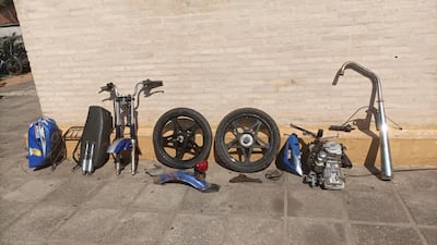 La Policía Nacional recuperó partes de una motocicleta denunciada como robada.
