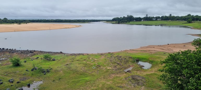 Para recuperar el cause hidrico de la cuenca baja del rio Tebicuary, se tiene que registrar una importante lluvia en la cuenta alta y edia del mismo.