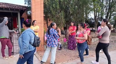 Un grupo de pobladores del asentamiento afectado se trasladó hasta la oficina de la Ande de Santaní para insistir con el pedido