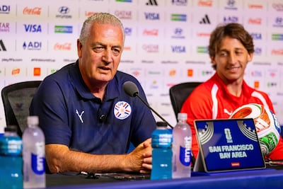 El seleccionador de Paraguay Gustavo Alfaro habla en una rueda de prensa este jueves, en San Francisco, California (Estados Unidos).