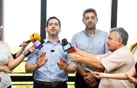 El vicepresidente Pedro Alliana (d), y el titular de Diputados, Raúl Latorre, se reunieron ayer