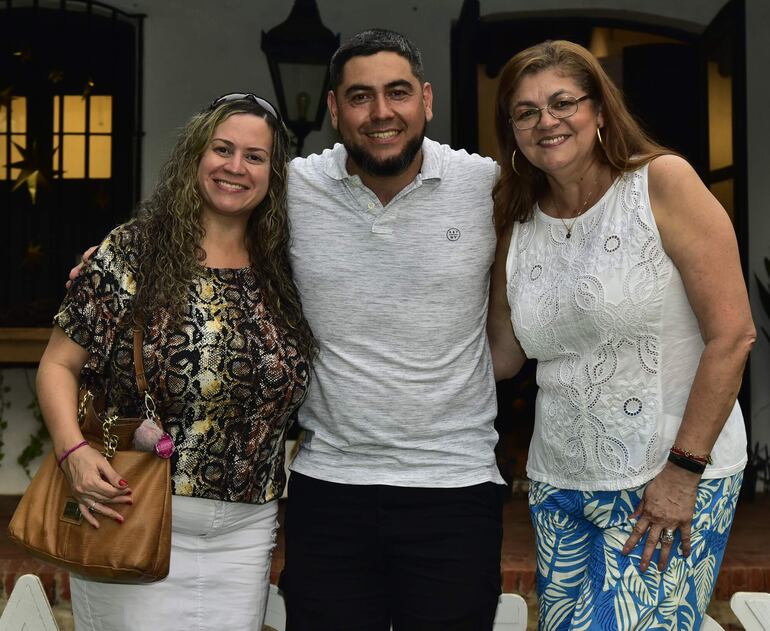 Lorena Ciotti, Raúl Galeano y Teresa Cuttier.