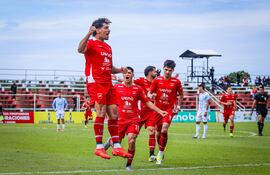 El salto de Víctor Jeremías Velazco Ramírez (30 años), en el festejo de uno de sus goles.
