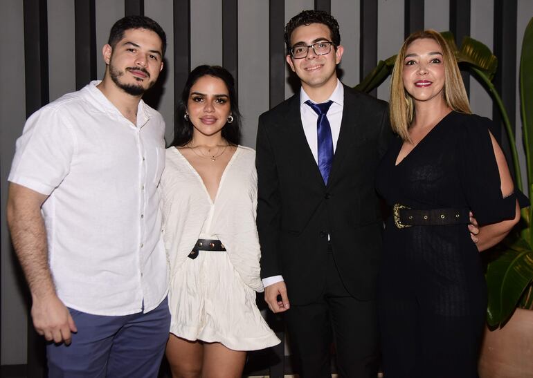 Jorge Alonzo, Alicia Escobar, Josefina Rodríguez y Matías Ayala. 