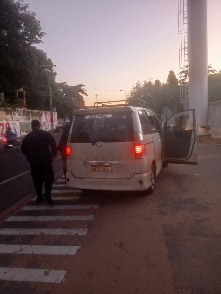 El detenido fue llevado directamente a un centro asistencial debido a las lesiones que presentaba en los miembros inferiores.