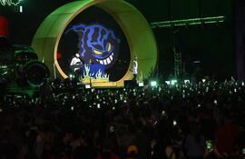 Feid trajo su explosivo show al cierre del Asunciónico.