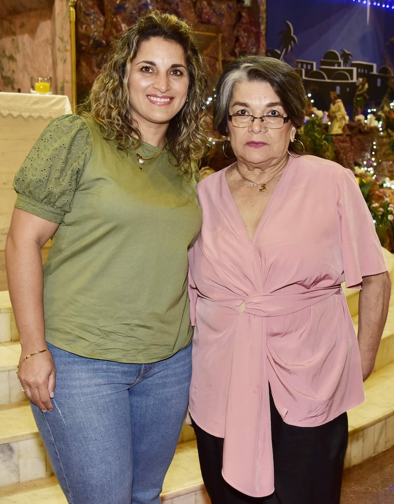 Carolina Acosta y Elena Díaz.
