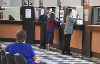 La estructura tributaria de Paraguay se concentra en pocos contribuyentes, con desafíos en términos de formalización y digitalización.