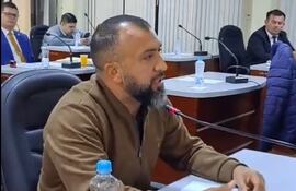 El concejal Fernando Schuster durante su intervención en plenaria de la Junta Departamental.