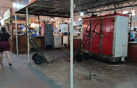 Muchos locales ya fueron abandonados por la falta de arreglos en el lugar y la total falta de aseo.