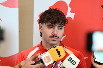 El volante ofensivo de Paraguay, Maurício Magalhães Prado (24 años), hablando en zona mixta, el Hotel Signia by Hilton San José.