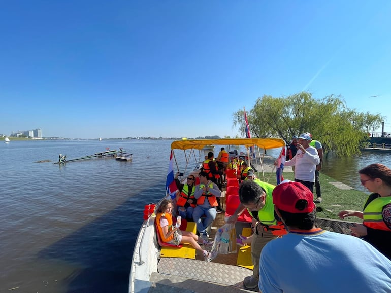 Día de la Madre en Asunción: furor por los paseos en lancha hasta el Puente Héroes del Chaco