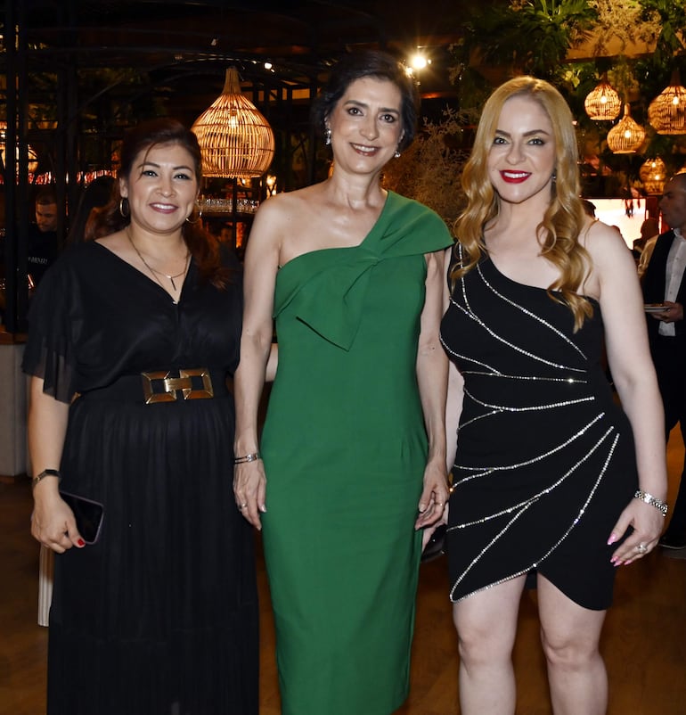 Mirta Bustamante, Patricia Delgadillo y Fabiola Bernal. 