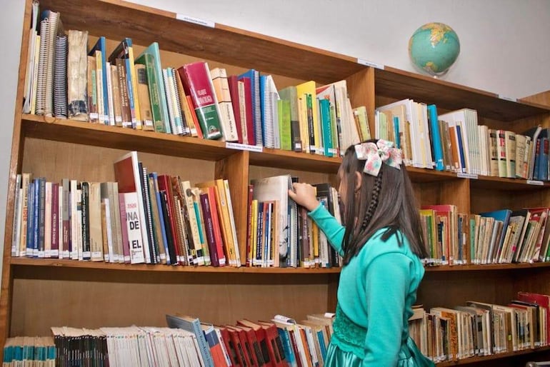 La biblioteca las Américas de Quiindy fue habilitada en el año 1986.