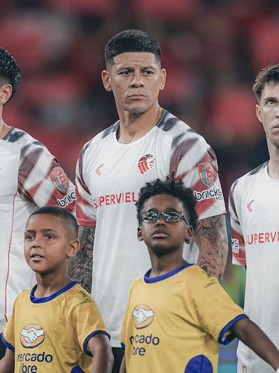 El defensor argentino, Marcos Rojo apuntado debido a la supuesta inclusión indebida en filas de Estudiantes de La Plata en el duelo de vuelta de las semifinales de la Copa Libertadores 2026 frente a Flamengo.