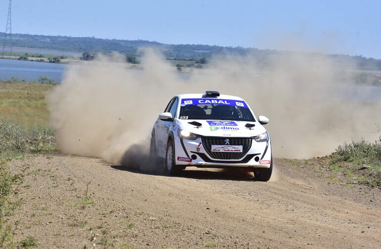 Diego Cruz y Ramiro Ayala (Peugeot 208 Rally4 #53) vencieron ayer en la F2 y la RC4A.