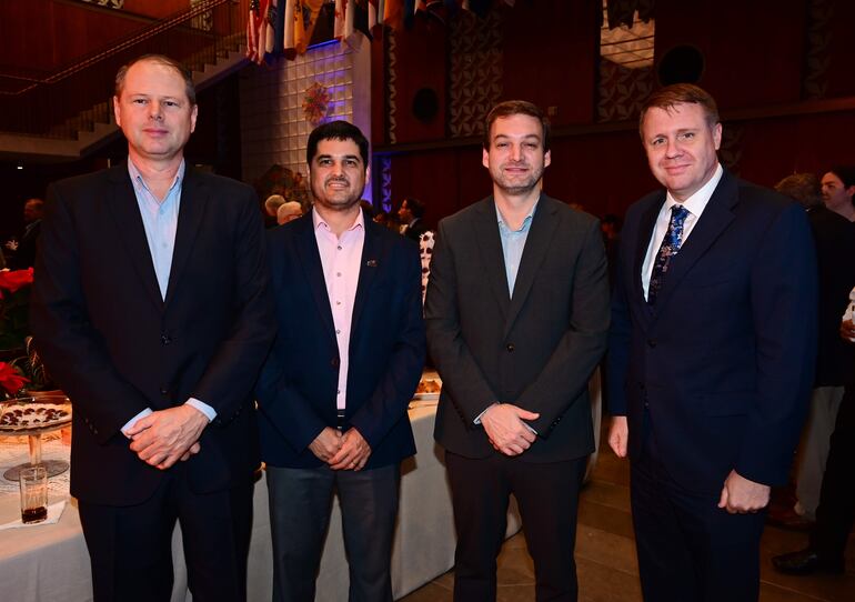 Randy Ross, Mauricio Amigo, Daniel Burt y Aaron Pratt.