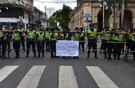 “Soy paraguayo, obviamente que cuando me robaron no había ningún policía, pero cuando me vengo a manifestar, están”, dice uno de los protagonistas del video viral.