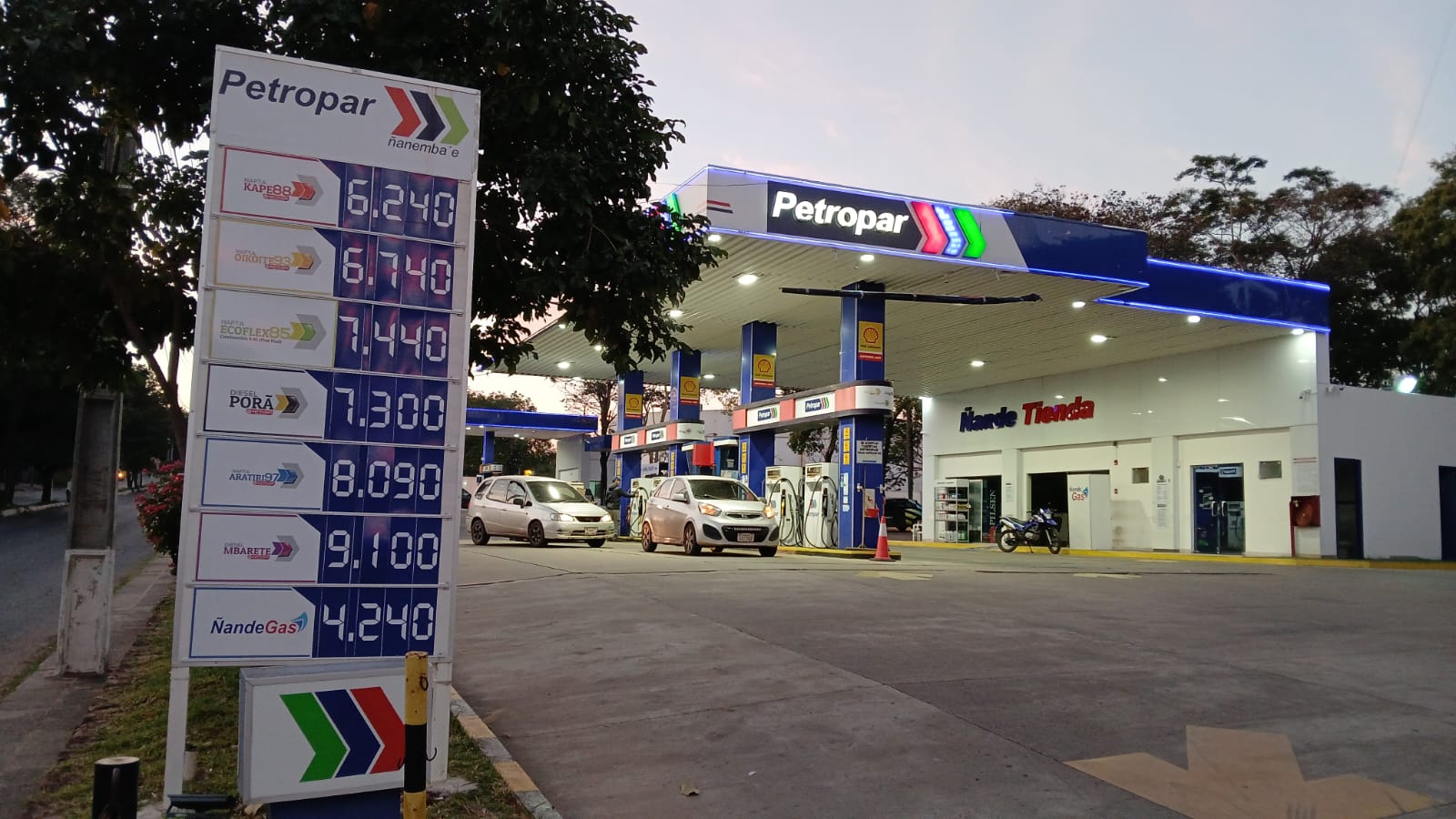Peña anuncia la primera reducción de precios de combustibles del año